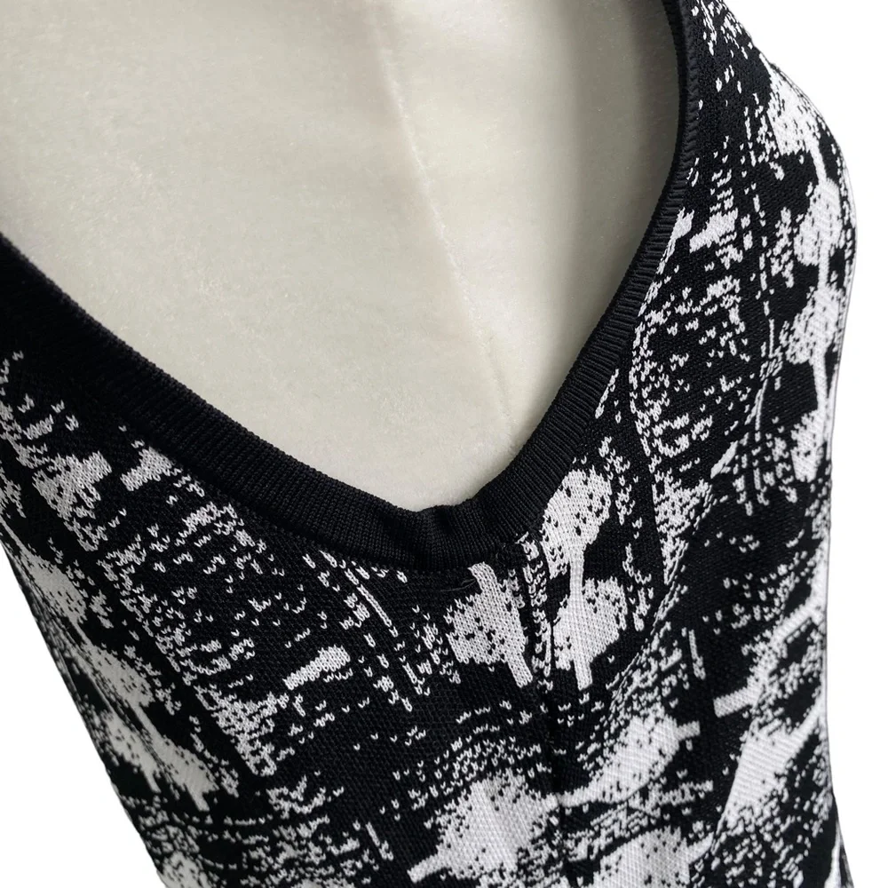 Carmen Marc Valvo Stretch Knit Sweater Midi Dress Black White Print Medium